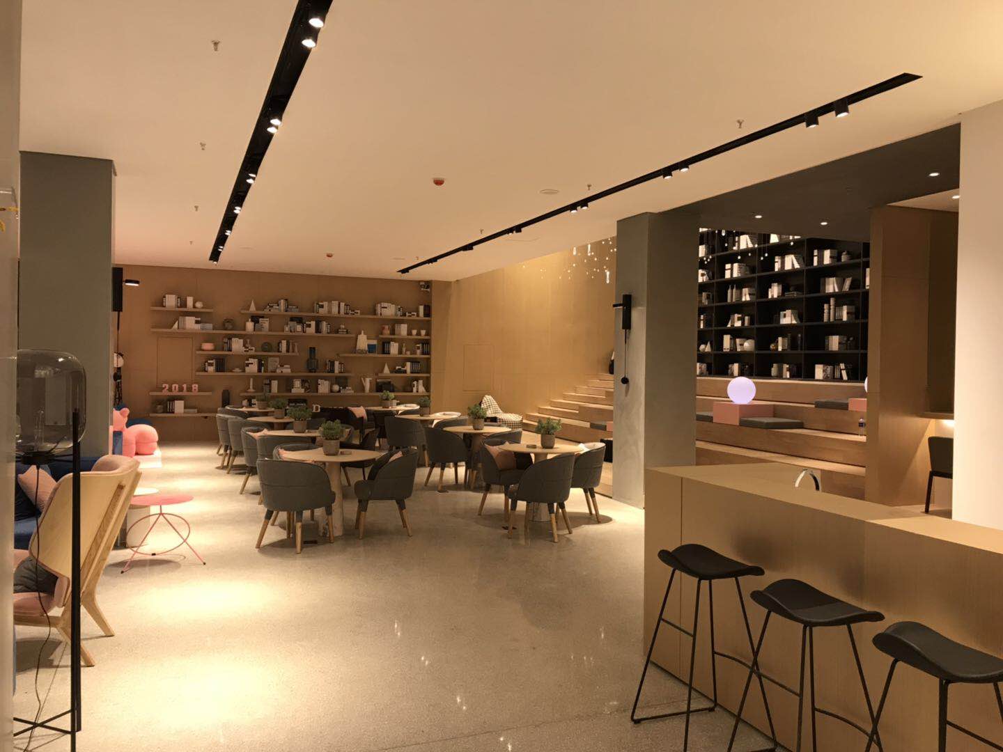 Yichang Poly Champagne International Sales Department MA5501 MA8839