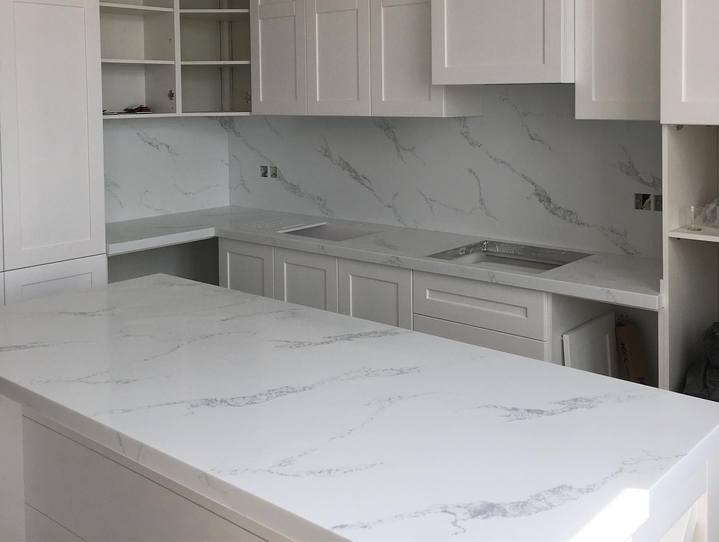 How Do You White Wash Artificial Stone on A Fireplace？