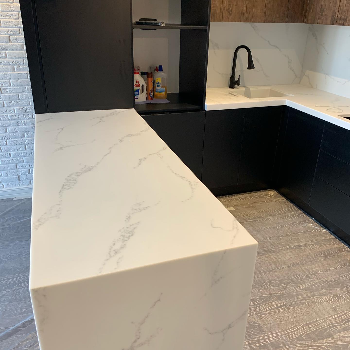 Sind Acryl -Arbeitsplatten langlebig?