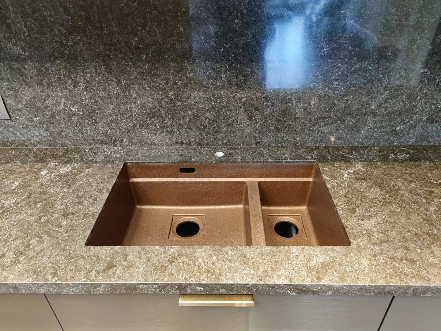 How To Cut Solid Surface Kitchen Countertop？