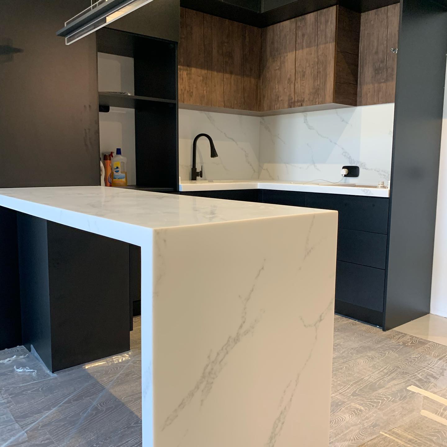 Je! Countertops za akriliki ni nzuri?